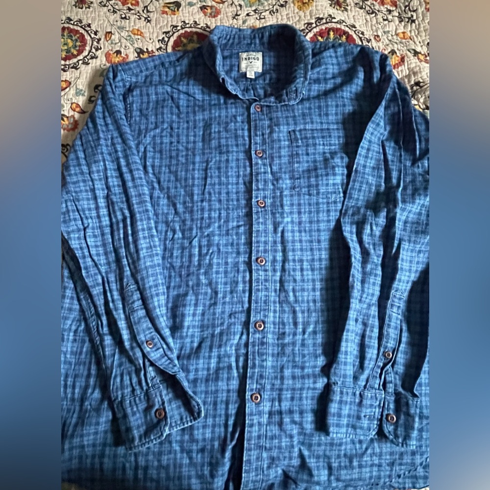 American Eagle Plaid Button Down Shirt